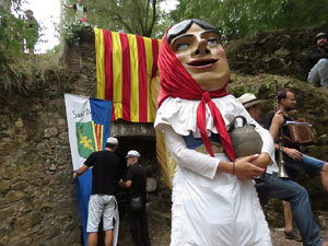 Festa Major de Sant Daniel 2019 - Audici&oacute; i ballada de la Sardana de les monges al claustre del Monestir de Sant Daniel