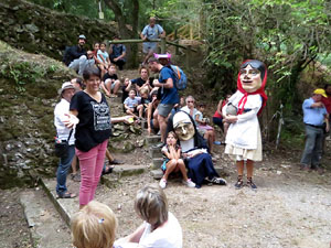 Festa Major de Sant Daniel 2019 - Audici&oacute; i ballada de la Sardana de les monges al claustre del Monestir de Sant Daniel