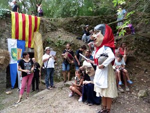 Festa Major de Sant Daniel 2019 - Audici&oacute; i ballada de la Sardana de les monges al claustre del Monestir de Sant Daniel