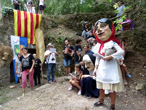 Festa Major de Sant Daniel 2019 - Audici&oacute; i ballada de la Sardana de les monges al claustre del Monestir de Sant Daniel