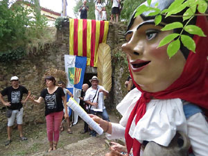 Festa Major de Sant Daniel 2019 - Audici&oacute; i ballada de la Sardana de les monges al claustre del Monestir de Sant Daniel