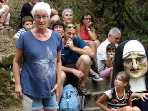 Festa Major de Sant Daniel 2019 - Audici&oacute; i ballada de la Sardana de les monges al claustre del Monestir de Sant Daniel