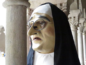 Festa Major de Sant Daniel 2019 - Audici&oacute; i ballada de la Sardana de les monges al claustre del Monestir de Sant Daniel