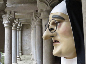 Festa Major de Sant Daniel 2019 - Audici&oacute; i ballada de la Sardana de les monges al claustre del Monestir de Sant Daniel