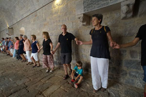 Festa Major de Sant Daniel 2019 - Audici&oacute; i ballada de la Sardana de les monges al claustre del Monestir de Sant Daniel