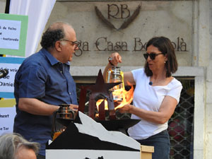 Arribada de la Flama del Canig&oacute; 2019 a la pla&ccedil;a del Vi