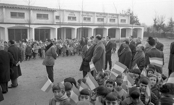 Inauguració: de les anomenades microescuelas al barri de Germans Sàbat. 18 de desembre de 1960