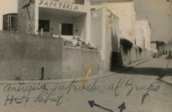 Carrer del grup de Germans Sbat que havia estat l'antiga entrada al barri. 1960