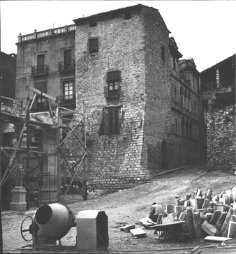 Obres de la Llotja funerària a la plaça Sant Domènec. Ca. 1970