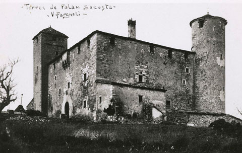 El mas fortificat de les Torres de Palau, residència habitual dels Sarriera, comtes del Solterra fins el segle XVIII. 1918