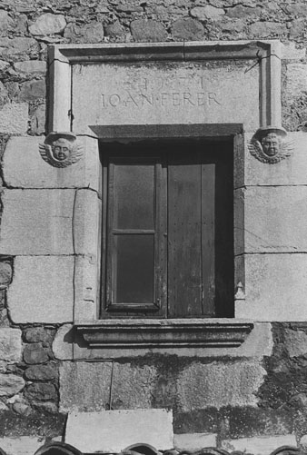 Finestra de Can Ninetes, abans de les obres de restauració. 1983