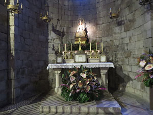 Temps de Flors 2019. Decoracions florals a l'interior de la nau g&ograve;tica de Sant Feliu