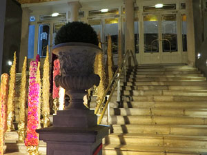 Temps de Flors 2019. Muntatges i instal·lacions florals a les escales del Teatre Municipal