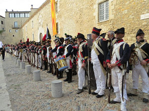 XII Festa Reviu els Setges Napole&ograve;nics de Girona. Presentaci&oacute; a la pla&ccedil;a de Sant Dom&egrave;nec
