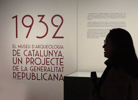 Visita guiada inaugural a c&agrave;rrec de Maria &Agrave;ngels Casanovas, comiss&agrave;ria de l'exposici&oacute;