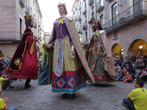 Assaig de Fal&middot;lera Girona amb els bastoners, m&uacute;sics i tota la far&agrave;ndula festiva
