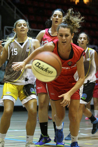 Partit de la copa Catalunya de bàsquet femenina entre el GEiEG i el Draft. 14 de setembre 2013