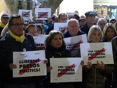 Concentraci&oacute; per la llibertat dels presos pol&iacute;tics a la pla&ccedil;a del Vi
