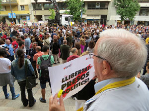 Concentraci&oacute; de rebuig de la sent&egrave;ncia davant la seu de la Generalitat a Girona