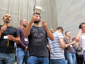 Concentraci&oacute; de rebuig de la sent&egrave;ncia davant la seu de la Generalitat a Girona