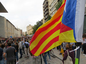 Concentraci&oacute; de rebuig de la sent&egrave;ncia davant la seu de la Generalitat a Girona