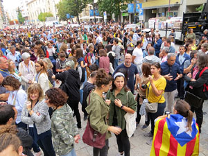 Concentraci&oacute; de rebuig de la sent&egrave;ncia davant la seu de la Generalitat a Girona