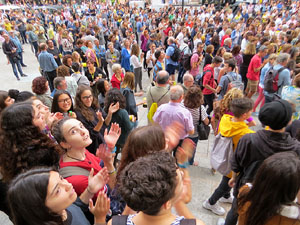 Concentraci&oacute; de rebuig de la sent&egrave;ncia davant la seu de la Generalitat a Girona