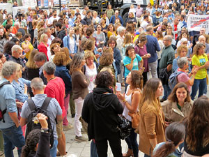 Concentraci&oacute; de rebuig de la sent&egrave;ncia davant la seu de la Generalitat a Girona