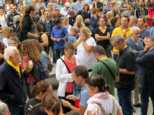 Concentraci&oacute; de rebuig de la sent&egrave;ncia davant la seu de la Generalitat a Girona