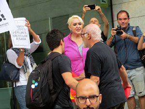 Concentraci&oacute; de rebuig de la sent&egrave;ncia davant la seu de la Generalitat a Girona