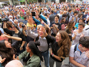 Concentraci&oacute; de rebuig de la sent&egrave;ncia davant la seu de la Generalitat a Girona