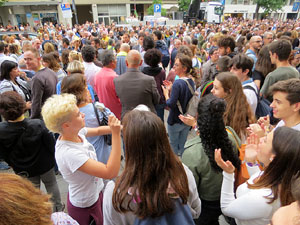Concentraci&oacute; de rebuig de la sent&egrave;ncia davant la seu de la Generalitat a Girona