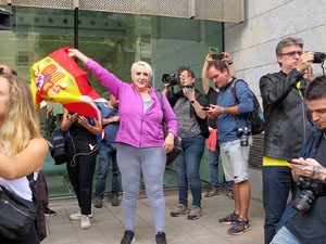 Concentraci&oacute; de rebuig de la sent&egrave;ncia davant la seu de la Generalitat a Girona