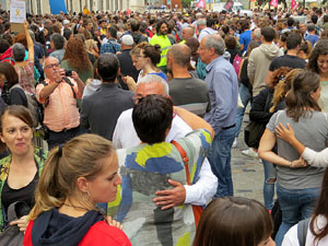 Concentraci&oacute; de rebuig de la sent&egrave;ncia davant la seu de la Generalitat a Girona