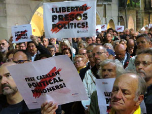 Concentraci&oacute; a la pla&ccedil;a del Vi per la independ&egrave;ncia i la llibertat dels presos pol&iacute;tics