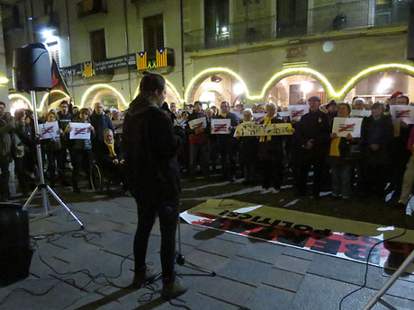 Concentraci&oacute; per la llibertat dels presos pol&iacute;tics a la pla&ccedil;a del Vi