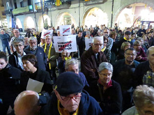 Concentraci&oacute; a la pla&ccedil;a del Vi per la independ&egrave;ncia i la llibertat dels presos pol&iacute;tics