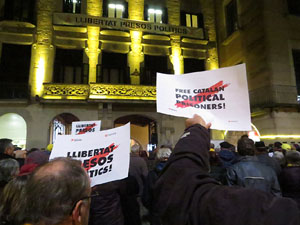 Concentraci&oacute; a la pla&ccedil;a del Vi per la independ&egrave;ncia i la llibertat dels presos pol&iacute;tics