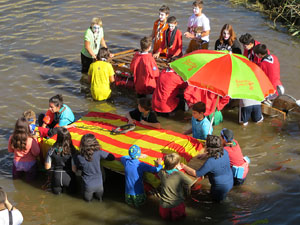 Fires 2019. 8a. Baixada d'Andr&ograve;mines pel riu Onyar del segle XXI