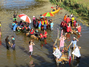 Fires 2019. 8a. Baixada d'Andr&ograve;mines pel riu Onyar del segle XXI