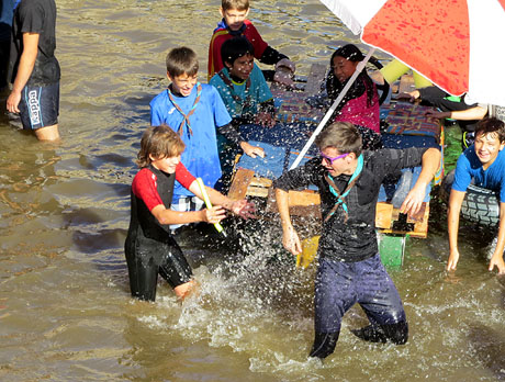 Fires 2019. 8a. Baixada d'Andr&ograve;mines pel riu Onyar del segle XXI