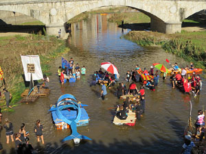 Fires 2019. 8a. Baixada d'Andr&ograve;mines pel riu Onyar del segle XXI
