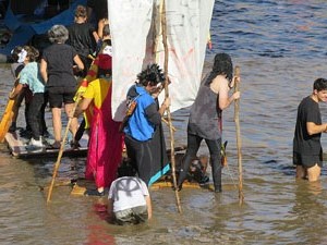 Fires 2019. 8a. Baixada d'Andr&ograve;mines pel riu Onyar del segle XXI