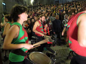 Fires 2019. La Drakofarra, descens del Beatusaure i del petit Drac Major per les escales de la Catedral de Girona