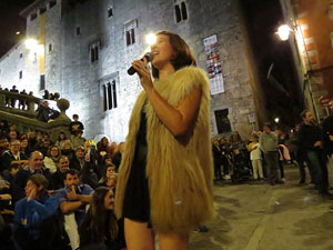 Fires 2019. La Drakofarra, descens del Beatusaure i del petit Drac Major per les escales de la Catedral de Girona