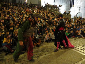 Fires 2019. La Drakofarra, descens del Beatusaure i del petit Drac Major per les escales de la Catedral de Girona