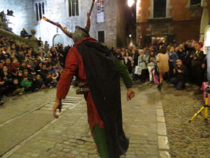 Fires 2019. La Drakofarra, descens del Beatusaure i del petit Drac Major per les escales de la Catedral de Girona