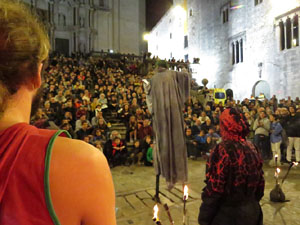 Fires 2019. La Drakofarra, descens del Beatusaure i del petit Drac Major per les escales de la Catedral de Girona