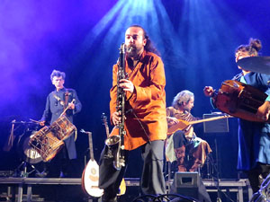 Fires 2019. Actuaci&oacute; de Els Berros de la Cort a la pla&ccedil;a de Sant Feliu