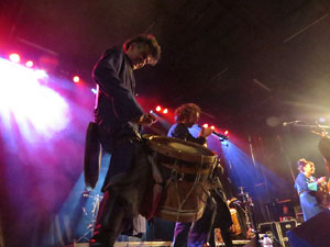 Fires 2019. Actuaci&oacute; de Els Berros de la Cort a la pla&ccedil;a de Sant Feliu